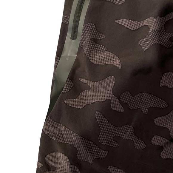 2 (X) IST Men’s Camo Shorts Soft Breathable Fabric Size Small See Measurements - Picture 3 of 12